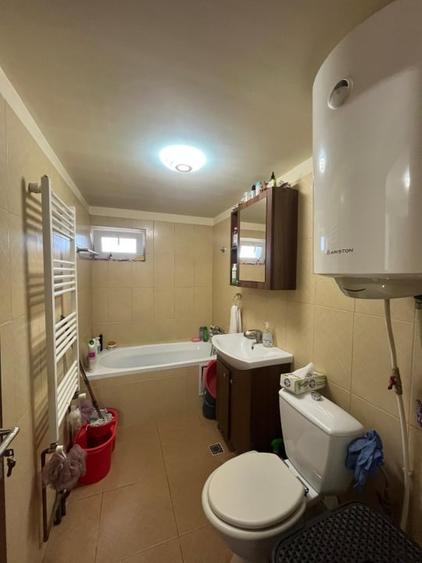 Casă individuală cu 8 camere cu Teren 2354 Mp în Malu Mare