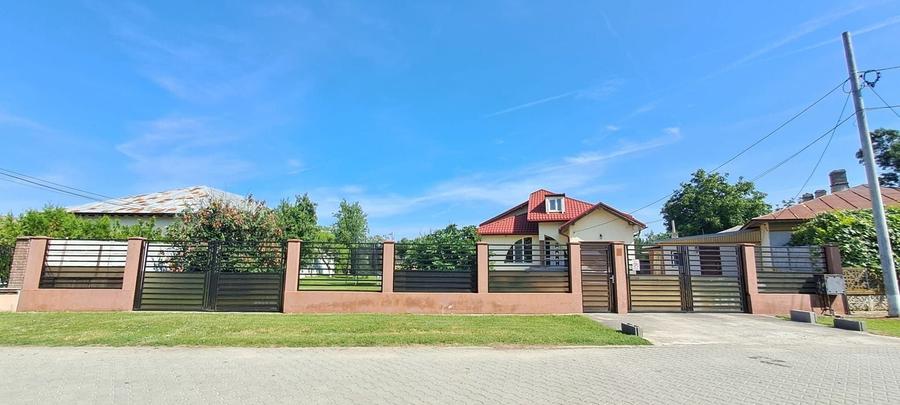 Casă individuală cu 6 camere cu Canalizare în Stoenești (Florești-Stoenești)