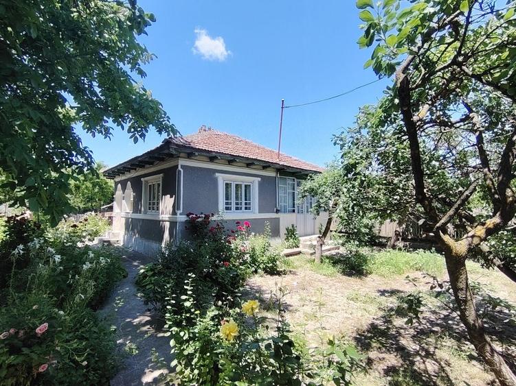 Casă cu 4 camere în Cotorca