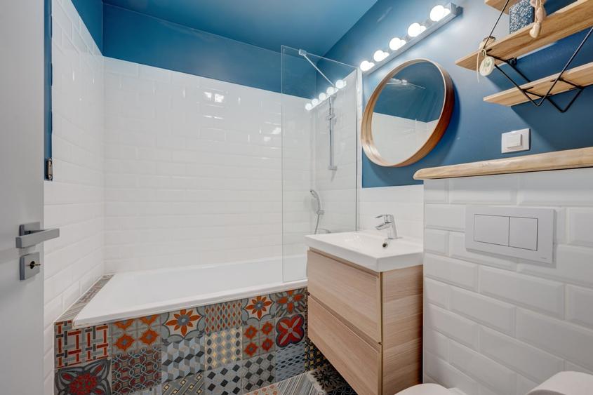 Apartament cu 3 camere semidecomandat în Grivița