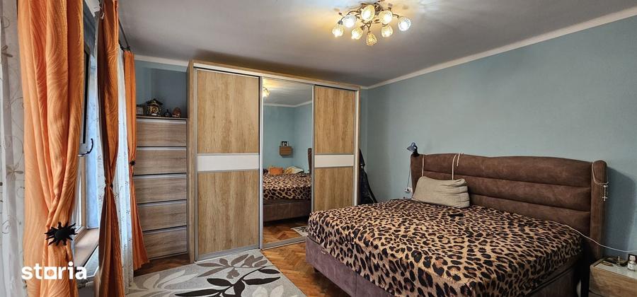 Casă cu 5 camere decomandat cu Teren 250 Mp în Lazaret
