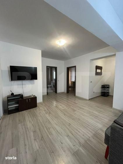 Apartament cu 3 camere decomandat în Uricani