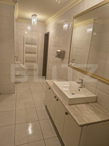 Spațiu comercial, de 182 mp, în Central