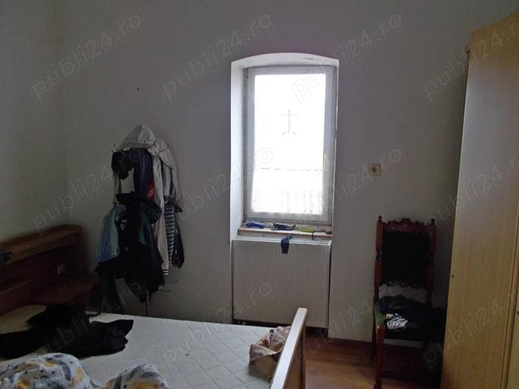 Casă cu 4 camere cu Teren 1800 Mp în Pișchia