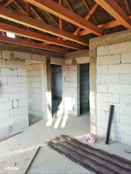Casă cu 6 camere cu Teren 527 Mp în Lumina