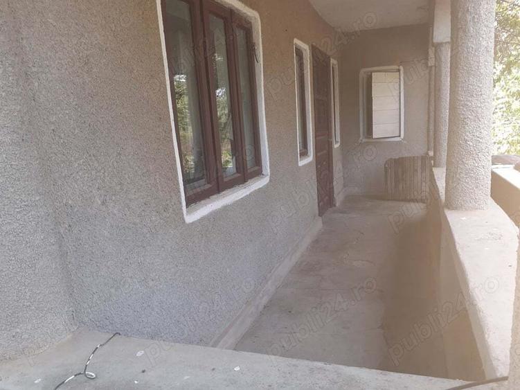 Casa ?i teren de vanzare - 2