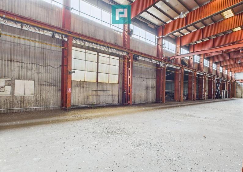 Hala industriala cu pod rulant ?i parcare betonata - 1