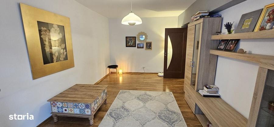 Apartament cu 4 camere decomandat în Răcădău