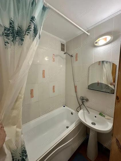 Garsoniera zona Universitate - 1