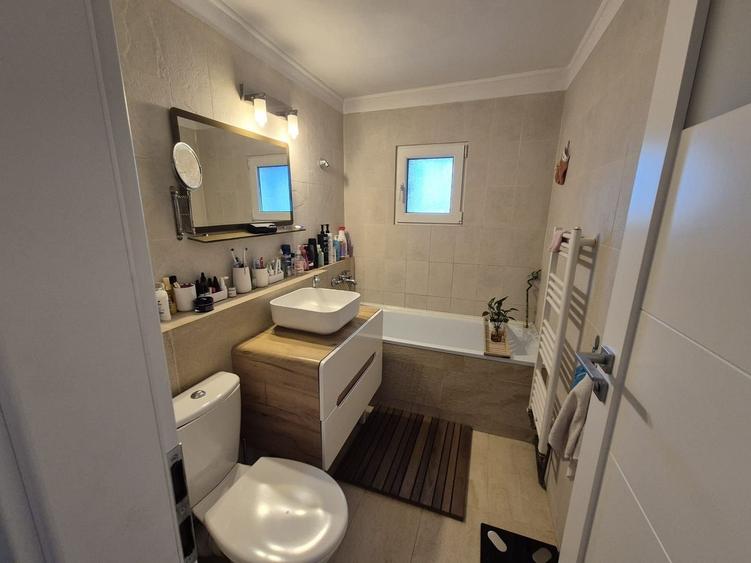 Apartament 4 camere, finisat, mobilat, parcare, zona str Izlazului - 21