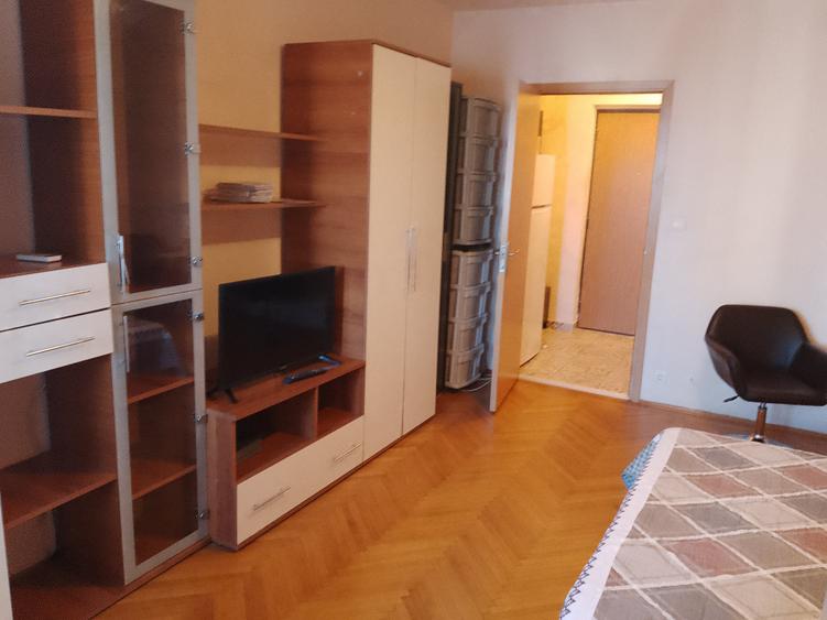 Vanzare garsoniera Basarabia  metrou Costin Georgian - 1