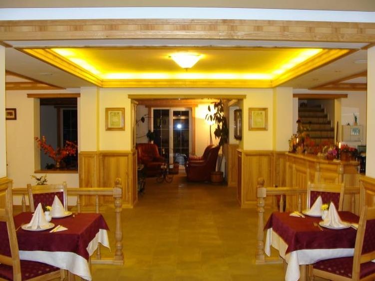 Super proprietate, :  hotel de 4 stele , 19 camere la cheie, teren 6200 mp - 10