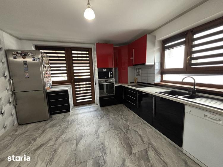 Casă cu 5 camere cu Teren 426 Mp în Central