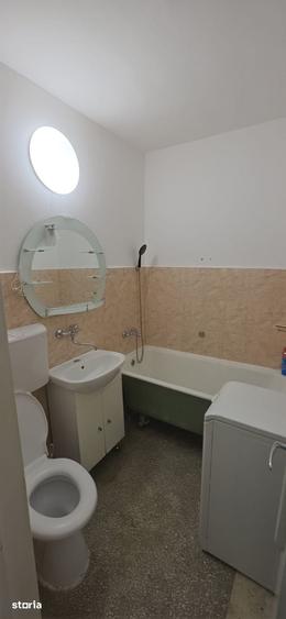 Apartament cu 3 camere semidecomandat în Șerbănești