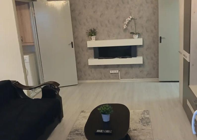 Propietar ofer spre inchiriere apartament cu doua camere in cartierul Noua - 14