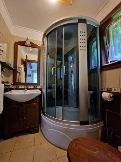 Complex Turistic - 900 mp utili -  teren 3000 mp - Piscina - zona turistica - 32