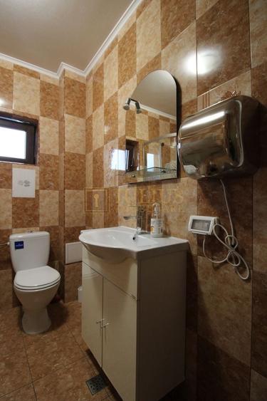 8 incaperi, 2 bai, centrala proprie, 3 locuri de parcare; Lipovei. - 27