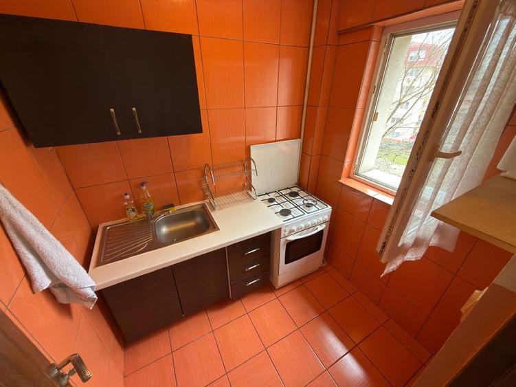 Garsoniera de vanzare, zona Fizicienilor, strada Shitului 9, et 3, bloc din 1983 - 1