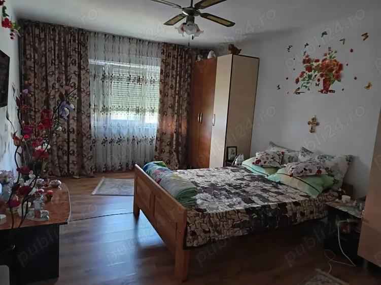 Vand sau schimb apartament cu doua camere ,decomandat ,gazul bagat pana la aragaz ,acoperi? cu autor - 10