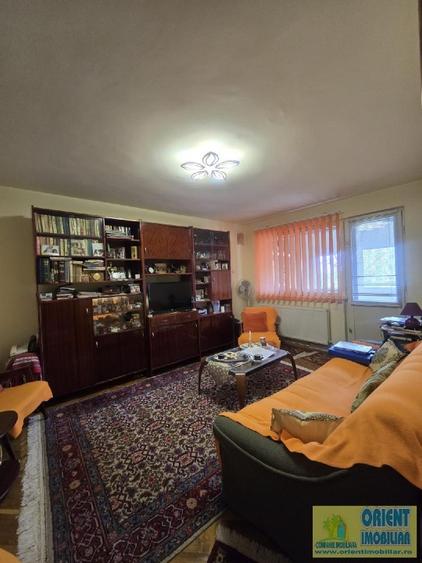 Tomis Nord, Rovere, de vanzare 3 camere, decomandat, gaze - 11