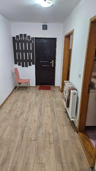 Persoană fizică ofer spre vânzare apartament cu 2camere situat  într-o zonă foar - 1