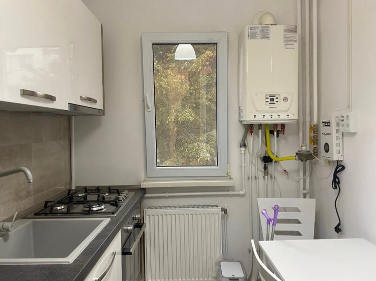 Proprietar, vând apartament cu două camere nedecomandate , mobilat si utilat lux - 3