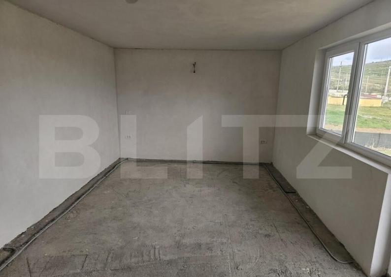 Casa la rosu/semifinisata, P+E, 139 mp utili, 523 mp teren, - 11