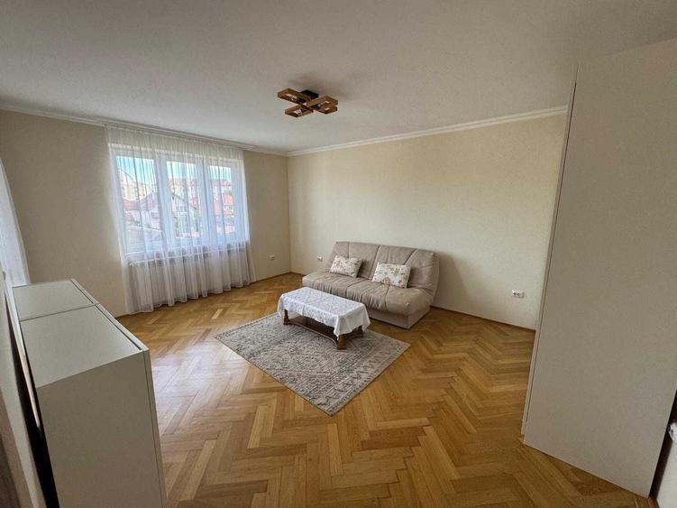 Apartament cu 2 camere decomandat în Lazaret