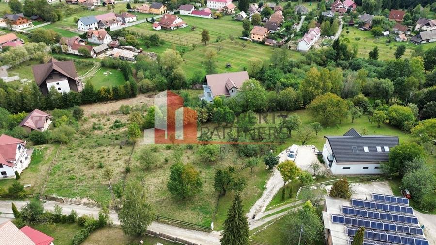 Teren cu vedere la Castelul Bran - 2