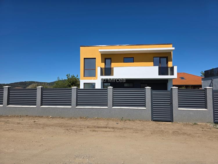 Casa moderna in Harman Aleea 14