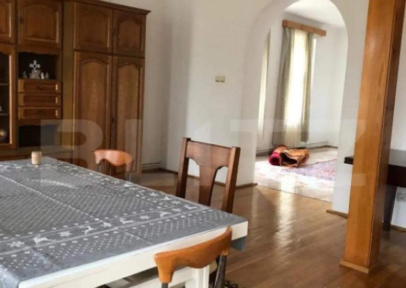 Casa de vanzare, cu 7 camere, 350 mp u & 2850 mp teren - 18