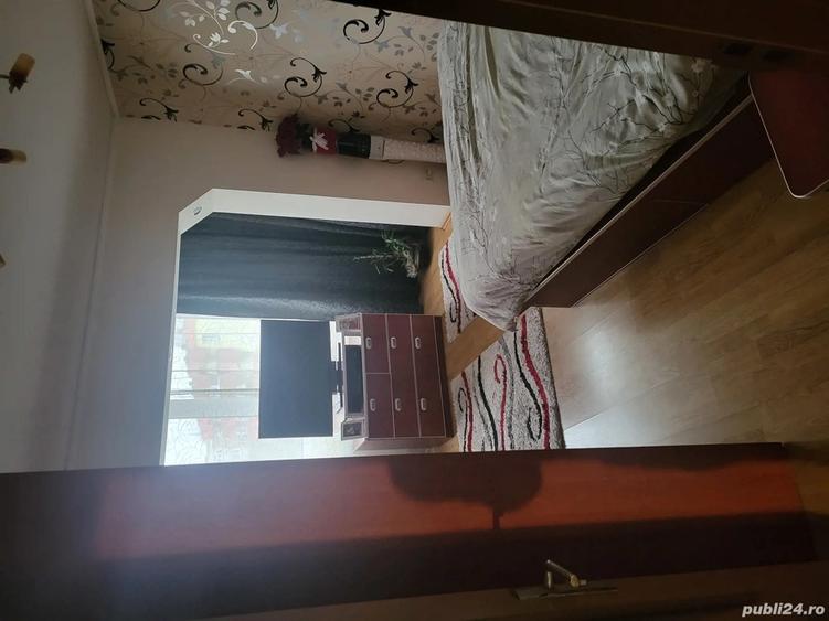 Persoana fizica vand apartament cu 3 camere ,etaj 3 4, decomandat, zona foarte lini?tita - 5