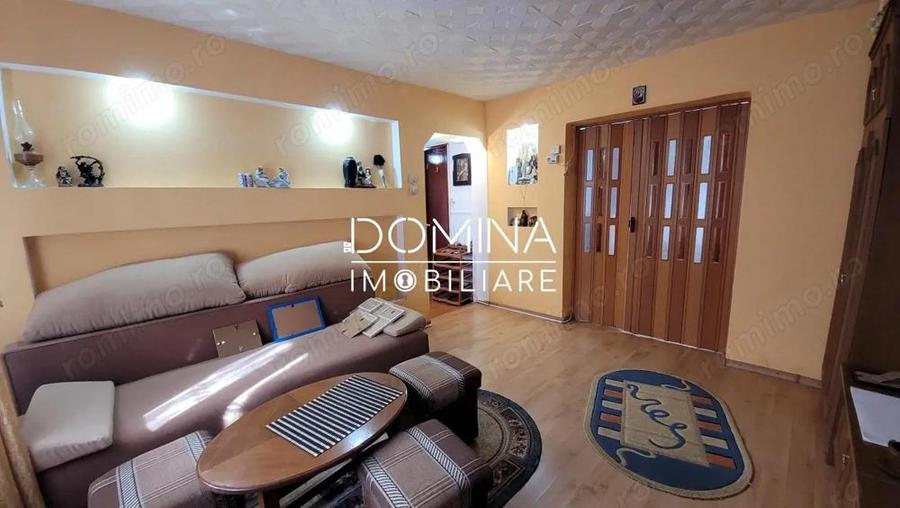 Vanzare apartament 3 camere, Targu Jiu, zona 23 August - 4