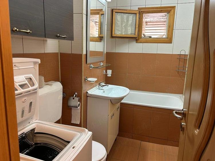 Direct proprietar. Fara agentii - 3 cam, decomandat, et 1 din 4, Centrul Civic - mobilat si utilat - 4