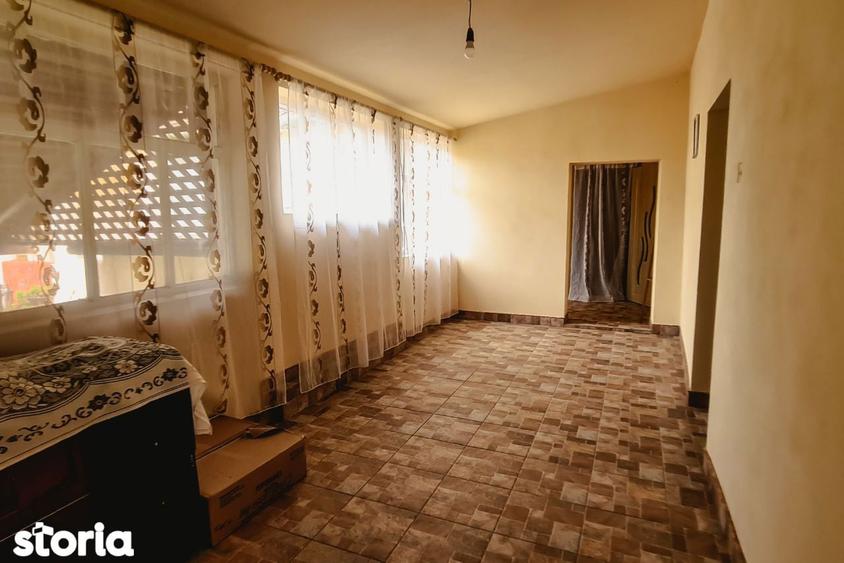Vand casa 12 camere centrul comunei Pischia. - 17