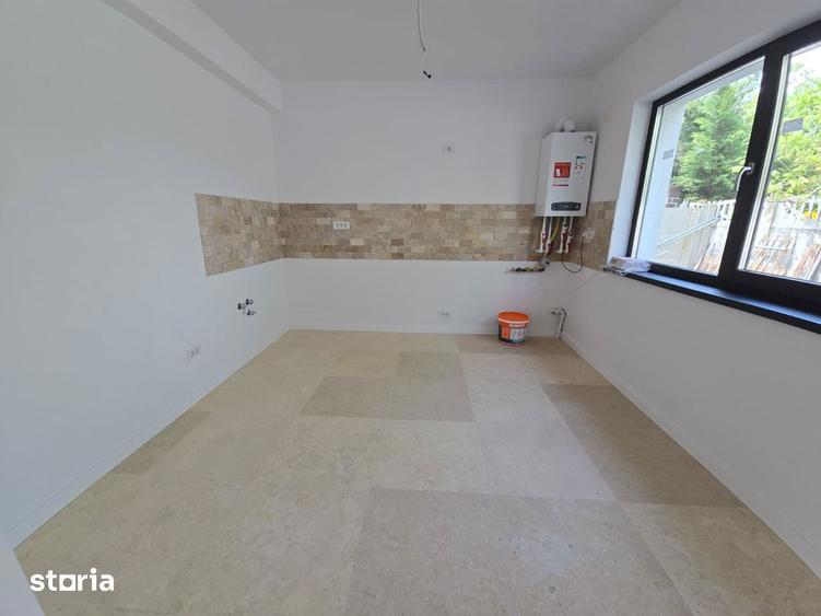 Casa 4 amere,la intrare in comuna - 9