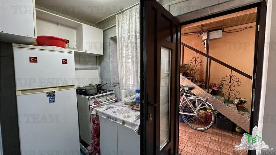 Casa individuala cu 8 camere in zona metrou Republica - 12