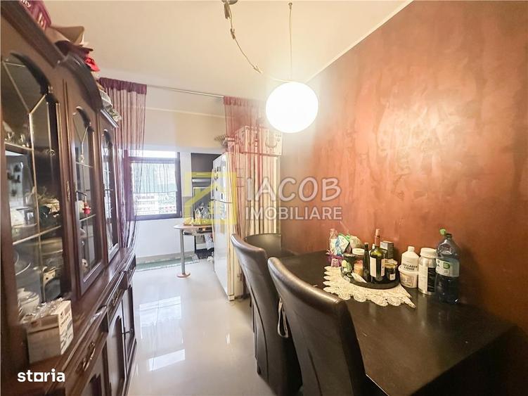 Apartament cu 3 camere decomandat în Central