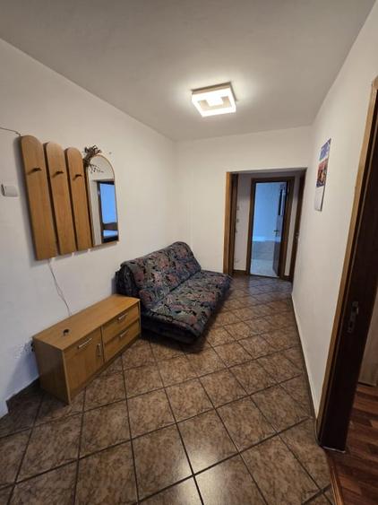 Apartament spatios zona 9 mai - 11