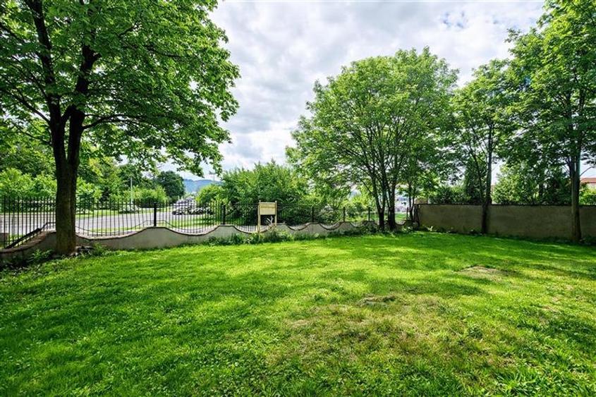 Vila impetuoasa pe 700mp teren:Spatiu versatil pentru locuinta/afacere Premium - 1