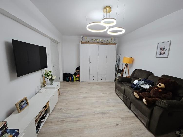 TINERETULUI MAXIM 7 MINUTE METROU - 10