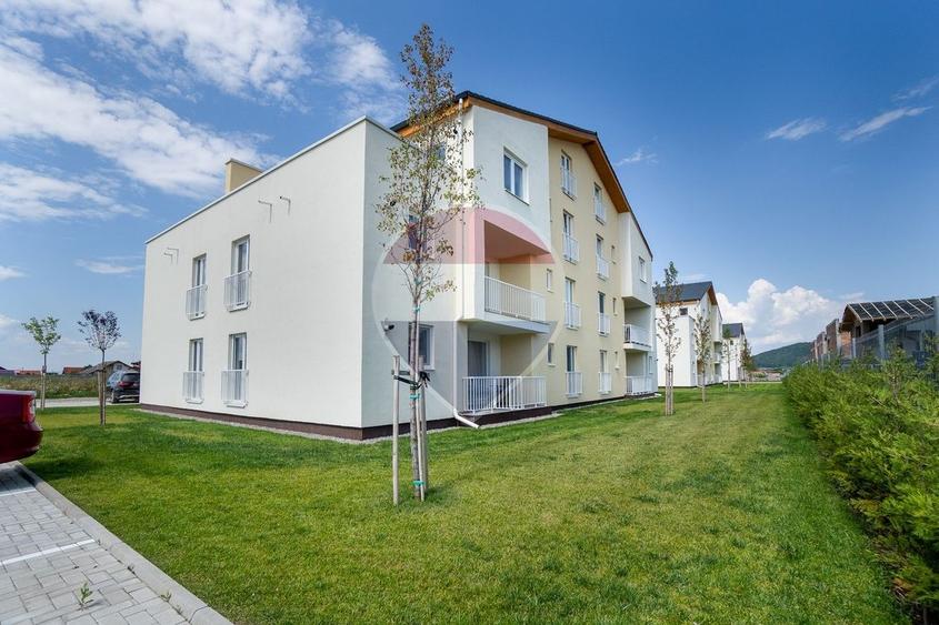 Apartament cu 3 camere decomandat, mobilat în Sânpetru