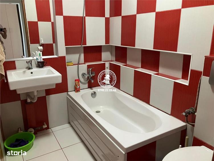 Apartament 3 camere de vanzare Podu Ros, - 1