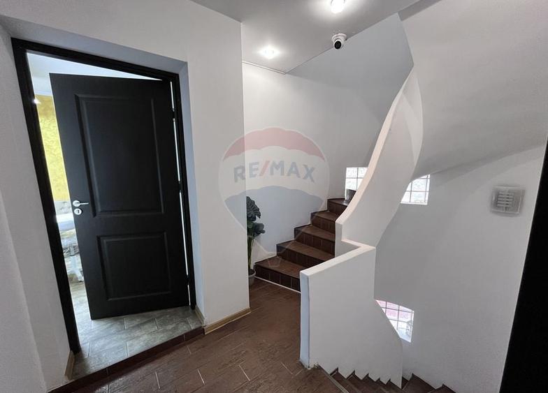 Vila de închiriat 6 camere Piata Victoriei - 13