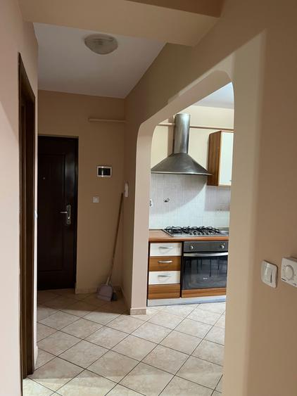 Inchiriez garsoniera - 2