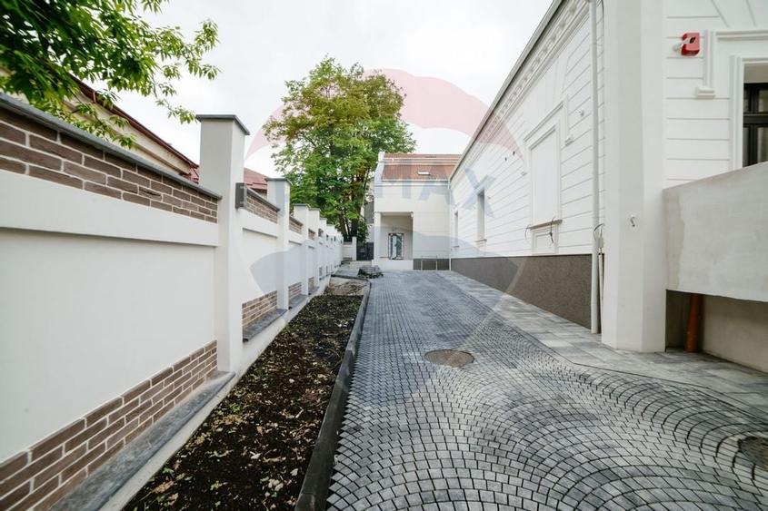 Spatiu comercial ULTRACENTRAL - 2,300mp de inchiriat - 26