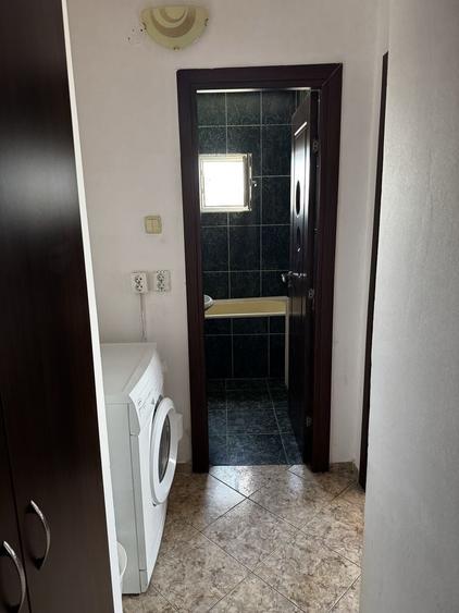 Apartament cu 3 camere decomandat în Craiovița Nouă
