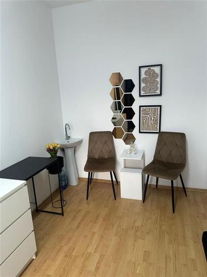 Cabinet de infrumusetare in cadrul unui salon  modern - 6