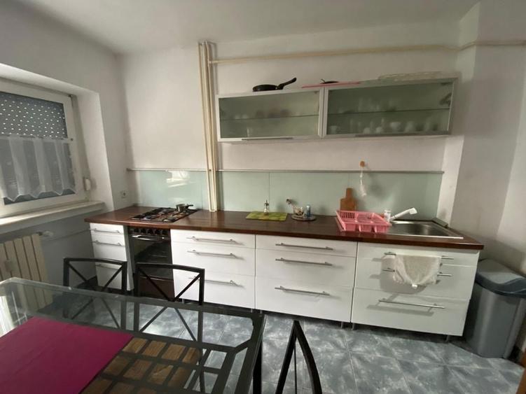 Ofer spre inchiriere Apartament cu 3 camere - 5