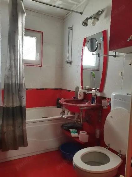 Inchiriez apartament cu trei camere complet mobila cu loc de parcare strada Numarului Oradea - 6